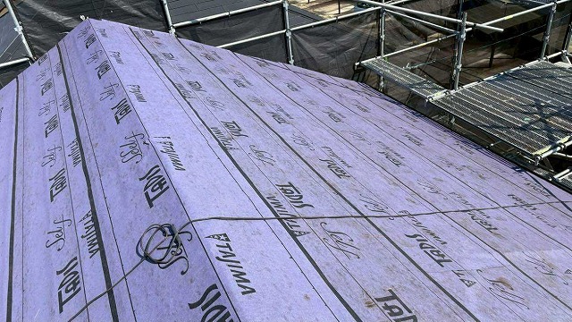 名東区で最後の屋根リフォームをご希望のお客さま住宅を軽量で高耐久なGL鋼板系屋根材で屋根カバー工法